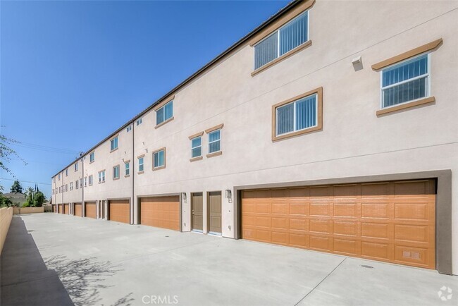Building Photo - 9124 Huntington Dr Rental