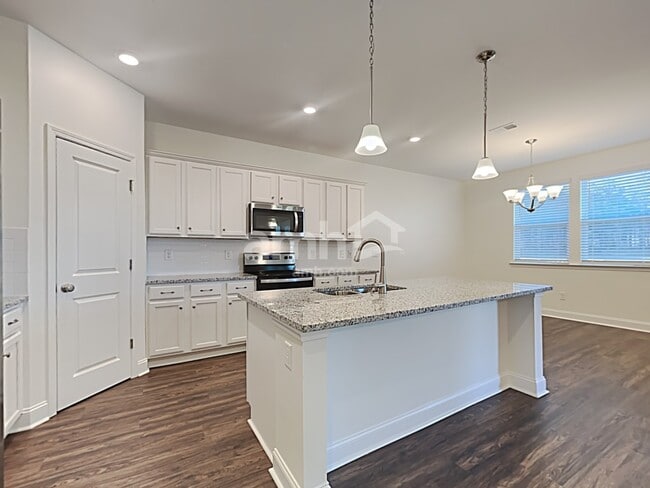 Photo - 340 Azore Way