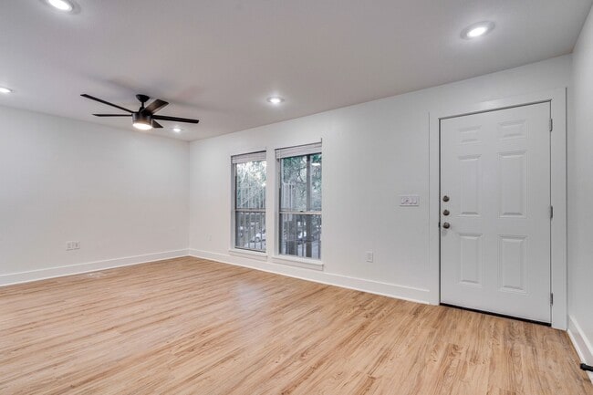 Photo - K632 - Twelve Oaks #304 Unidad 304