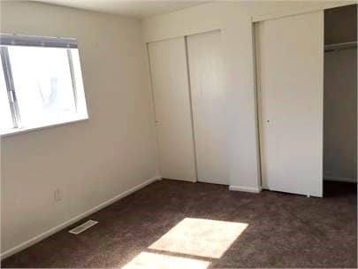 Building Photo - 265 E Center St