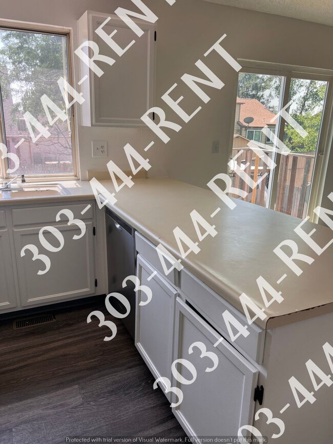 Photo - Large 3 Bedroom 2 Bathroom located in Gree...