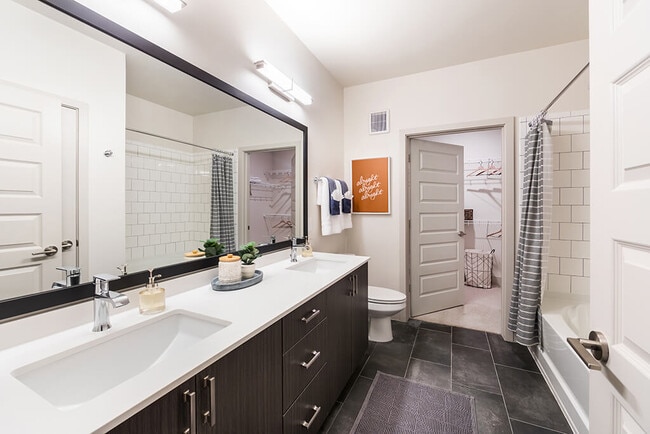 Photo - Fifteen15 S Lamar Apartments