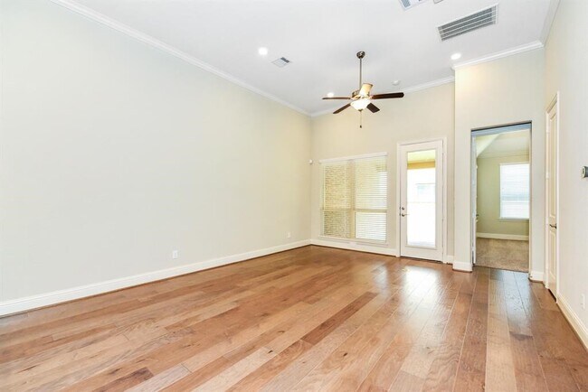 Photo - 137 Skybranch Dr