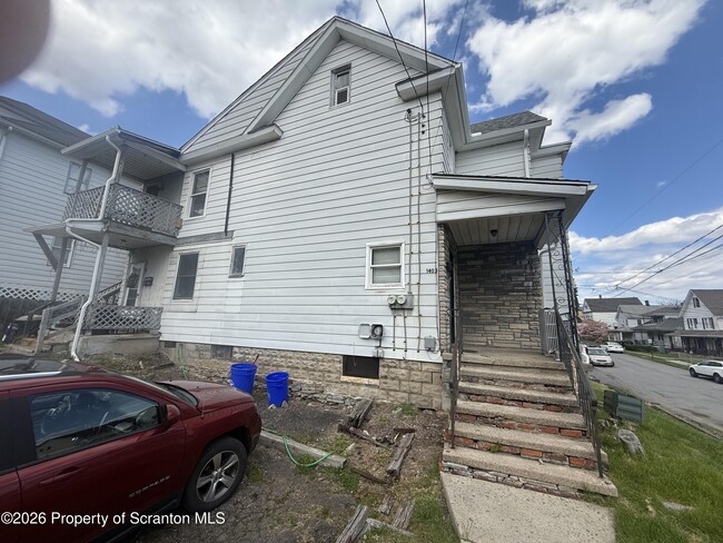 Building Photo - 1403 N Sumner Ave