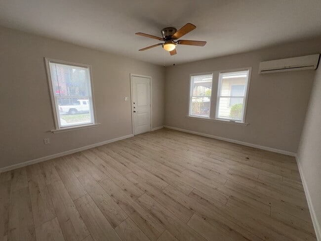 Photo - 1008 Studewood St