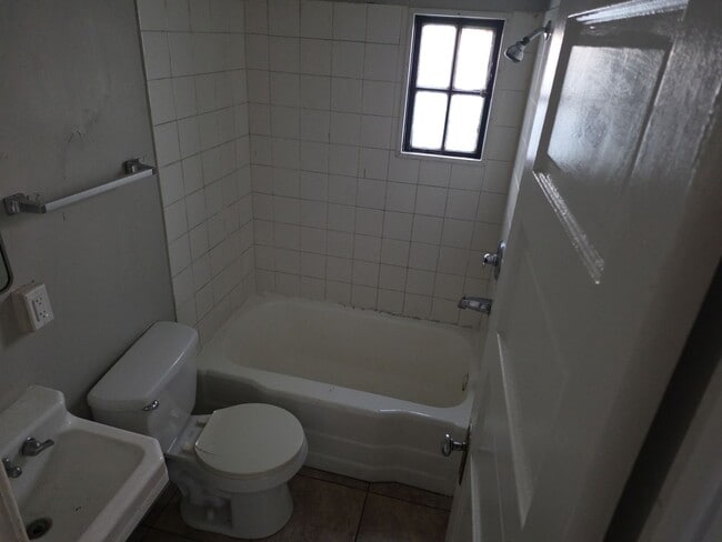 Photo - 1619 Berryhill St Unit Apt 3
