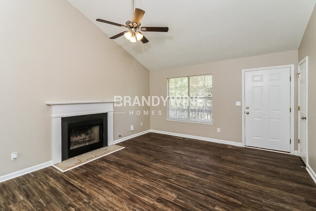 Photo - 155 Woodbridge Dr