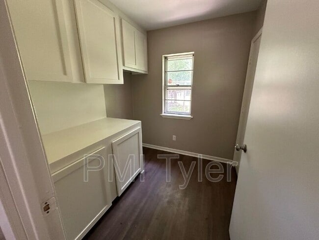 Photo - 2007 Bradshaw Dr