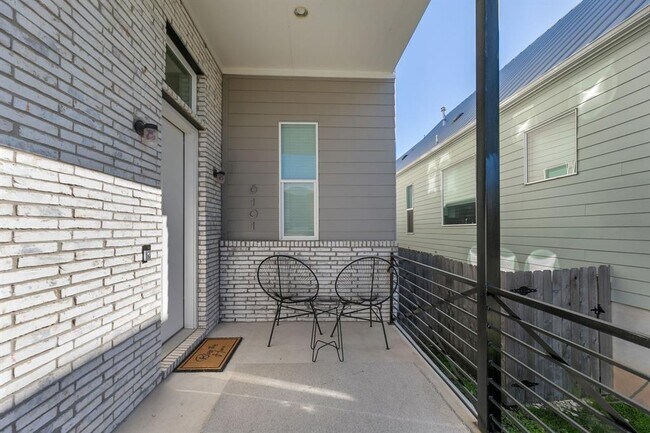 Photo - 6101 Florencia Ln