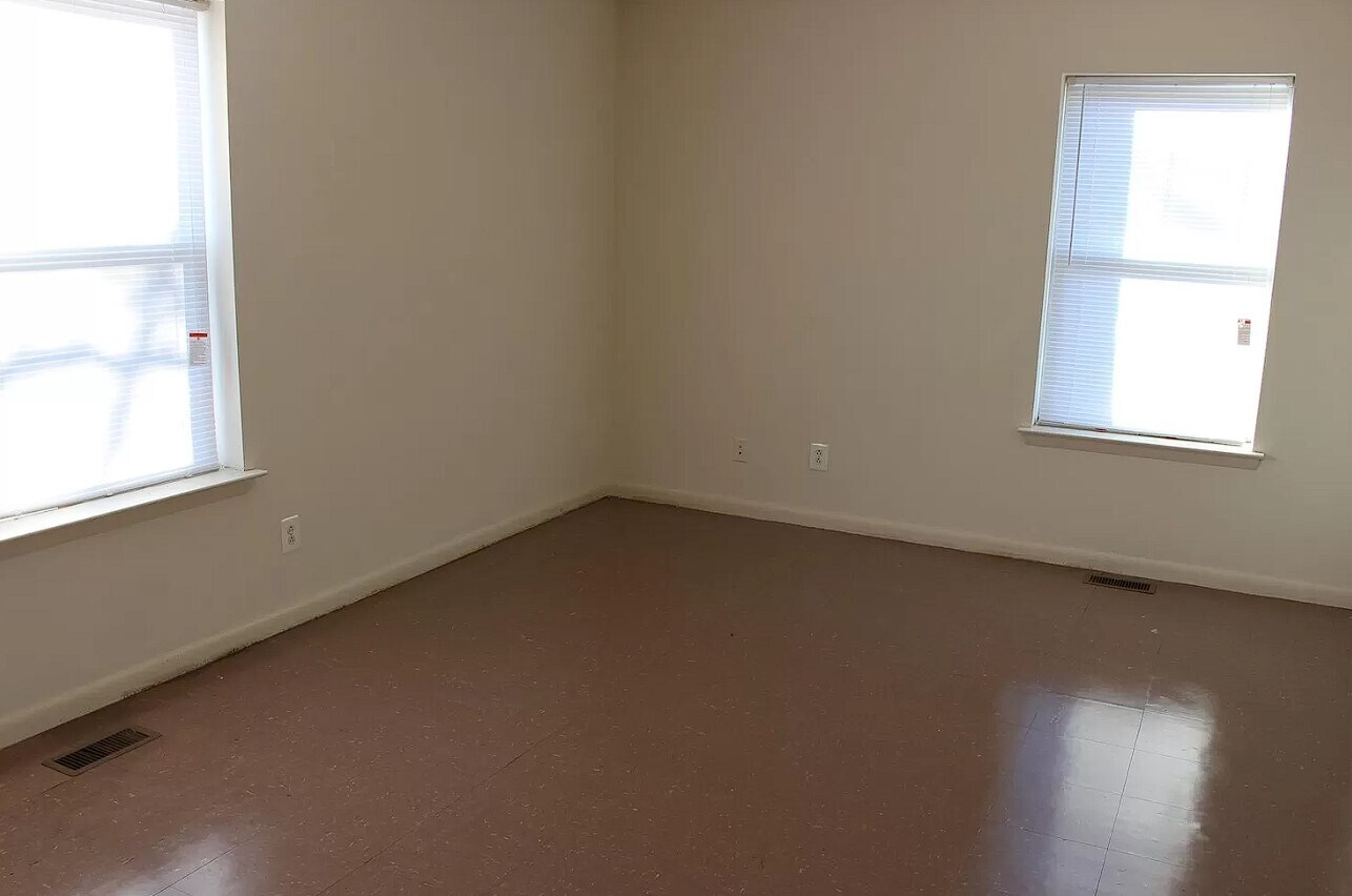 Photo - 885 N 42nd St