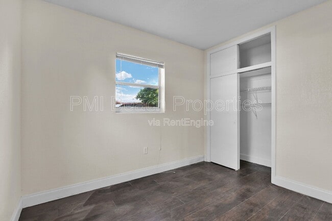 Photo - 1821 Montague St