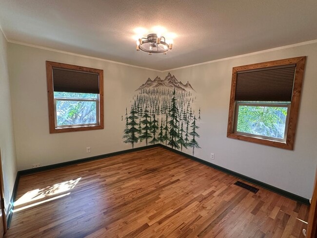 Photo - Beautiful 4 bedroom home with views of town