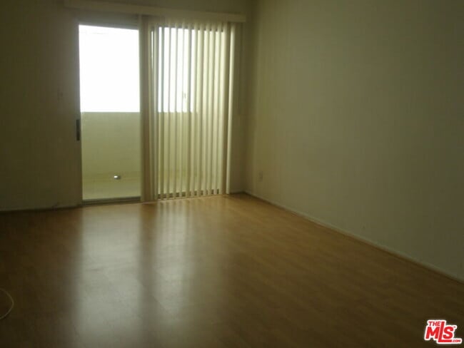 Photo - 1166 Amherst Ave Unit 6