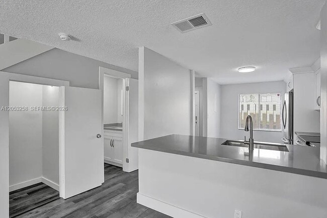 Photo - 5084 S University Dr