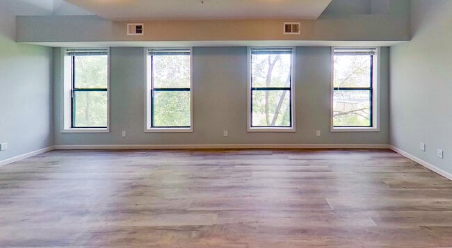 2BR Duplex (Canal Circle Available NOW) - Whitlock Mills