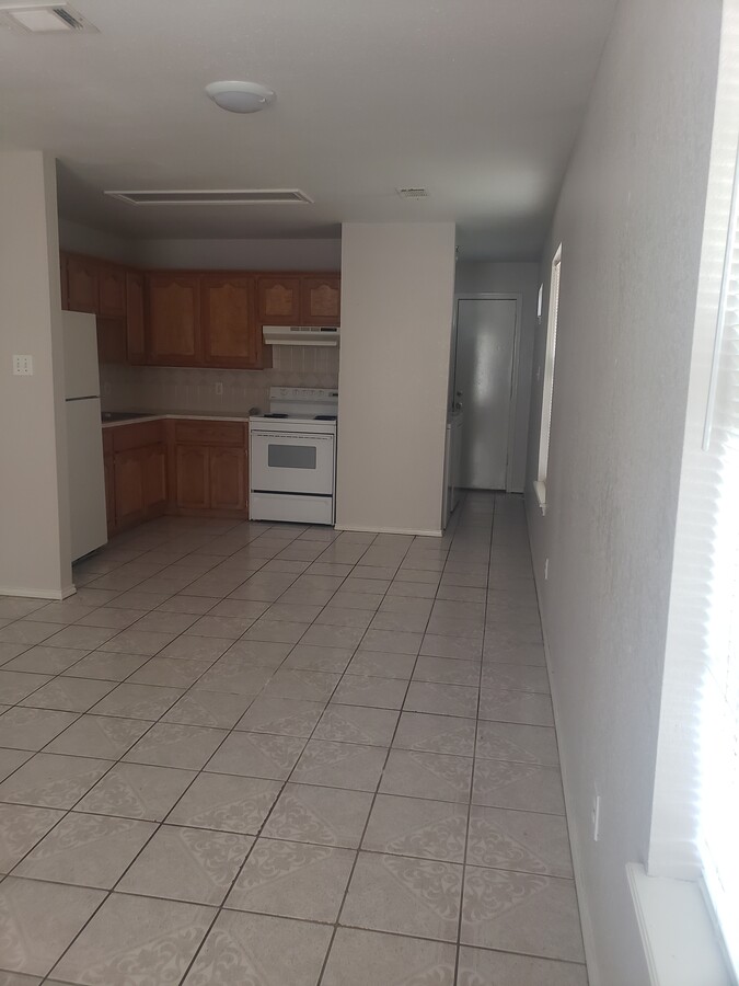 Photo - 1710 Lexington Cir Apartments Unit C
