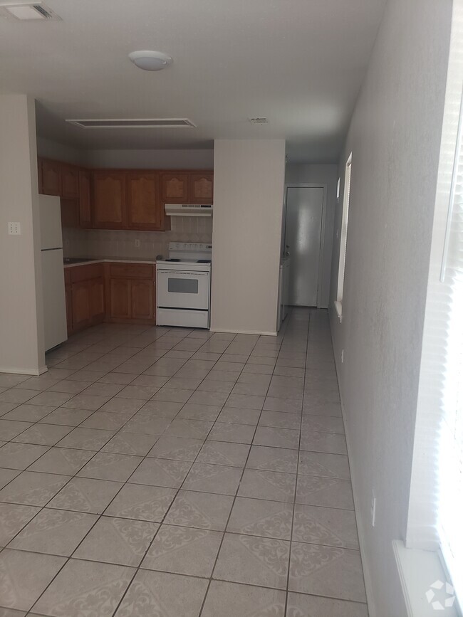 Building Photo - 1710 Lexington Cir Unit C Rental