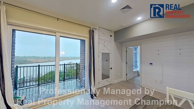 Photo - Luxury Condo in Heart of Wilmington with Water Views Unidad 605