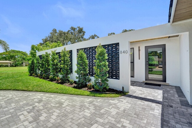 Photo - 840 SW 3rd St