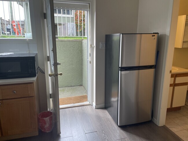 Photo - 6039 Ontario St