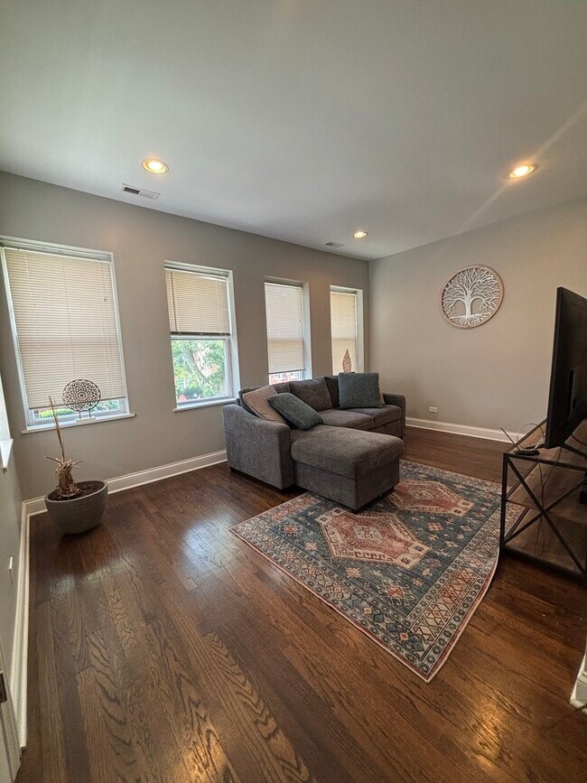 Photo - 1635 N Meade Ave