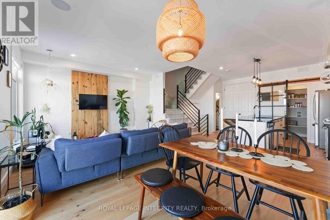 Photo - 502 Labrador Cres