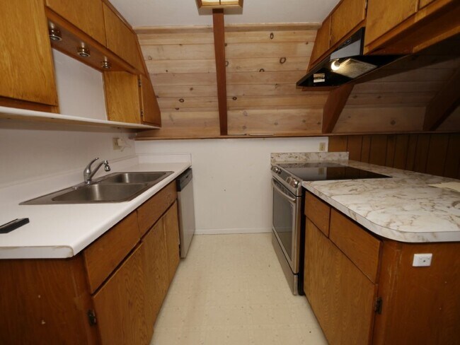 Photo - 16870 Alpine Dr