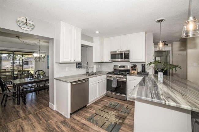 Photo - 2472 Whitman St