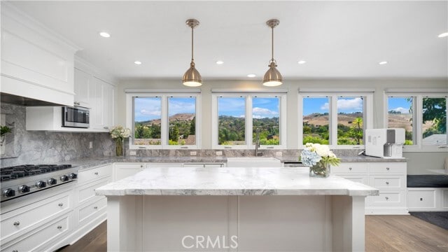 Building Photo - 10 Flintridge Rental