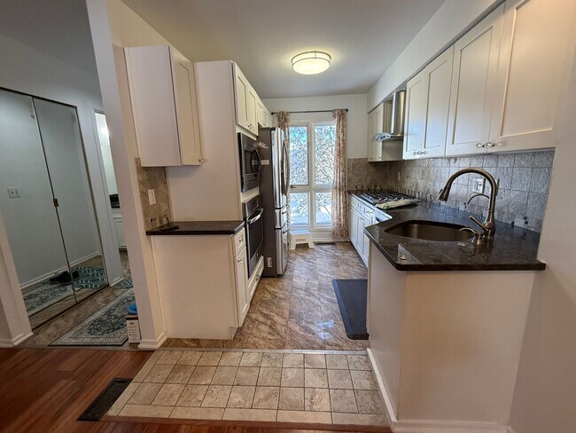 Photo - 1082 Greenhills Dr