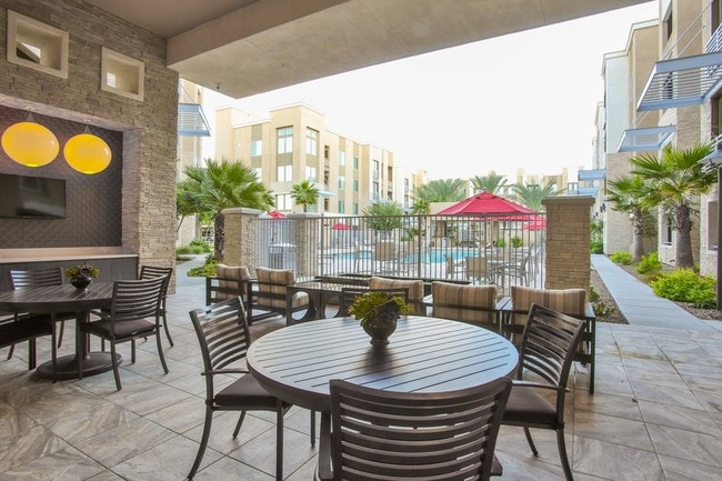 The Met at Fashion Center apartments — community photo