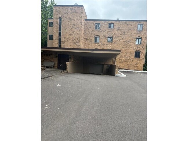 Building Photo - 2016 Yorkshire Ave Unit 206 Rental
