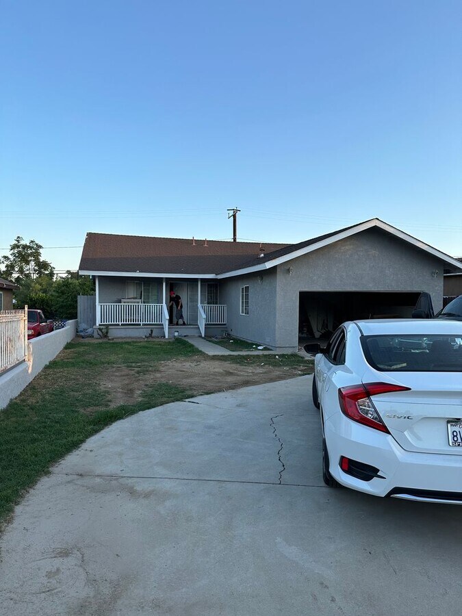Spacious 4 Bedroom Home for Rent in San Be... - Spacious 4 Bedroom Home for Rent in San Be...