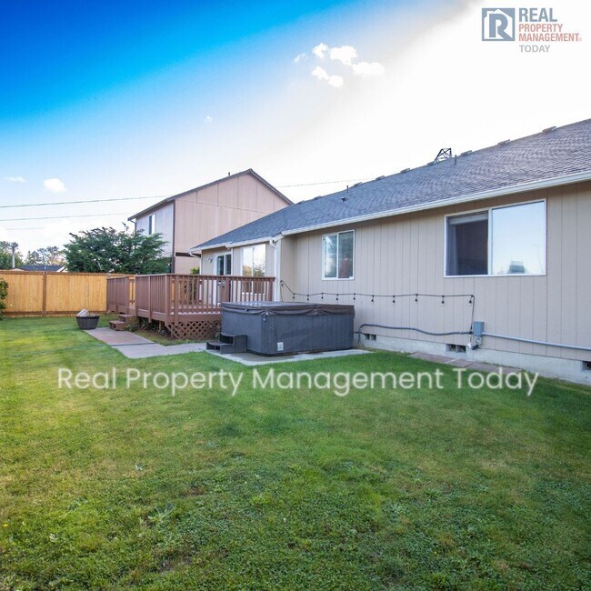 3 Bedroom 2 Bathroom House with Garage + L... House Rental in