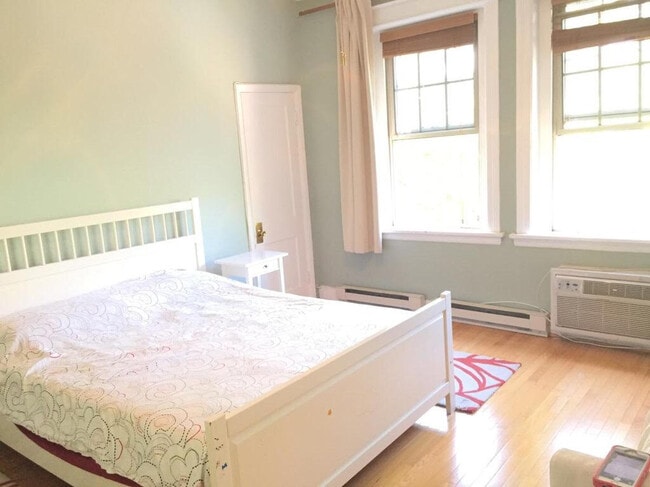 Building Photo - 2010 Kalorama Rd NW Unit 302