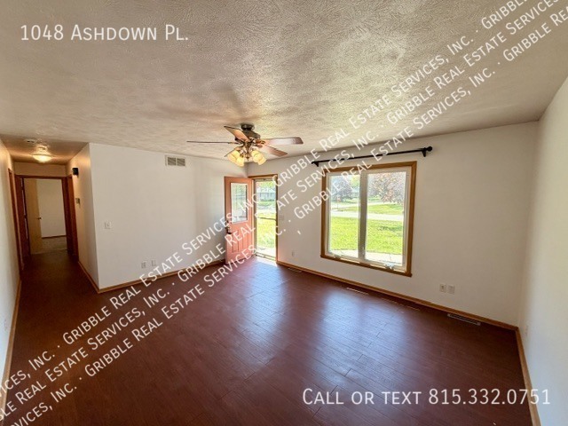 Photo - 1048 Ashdown Pl