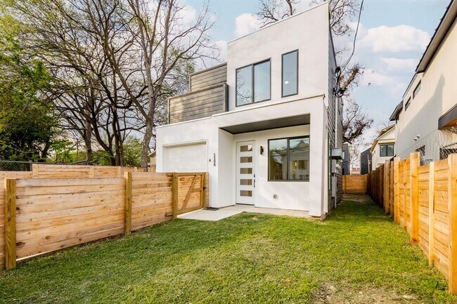 Photo - 2508 E 4th St