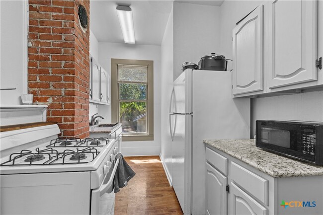 Photo - 527 W San Antonio St Unit 6