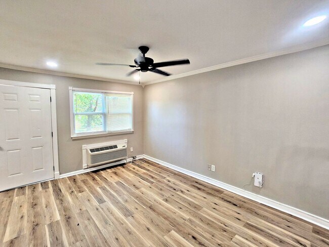 Photo - 1504 Oakwood Ave NE Unit 3