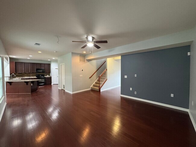 Photo - 624 Leonard Ln