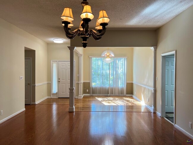 Photo - 135 Ashford Trace Ln