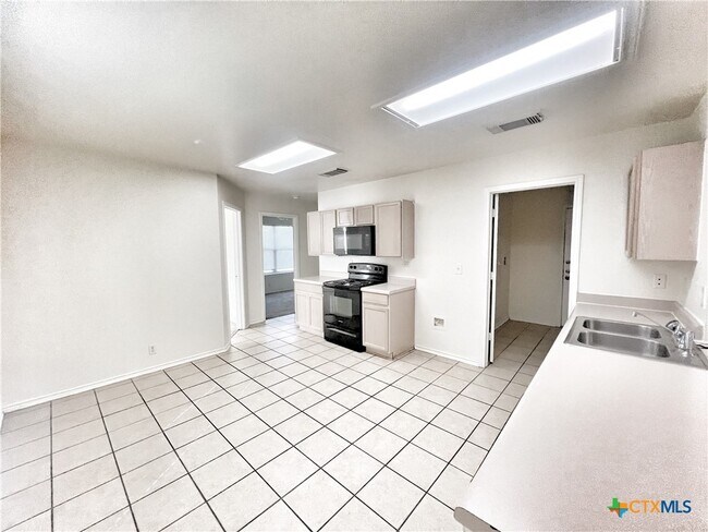 Photo - 236 Alves Ln