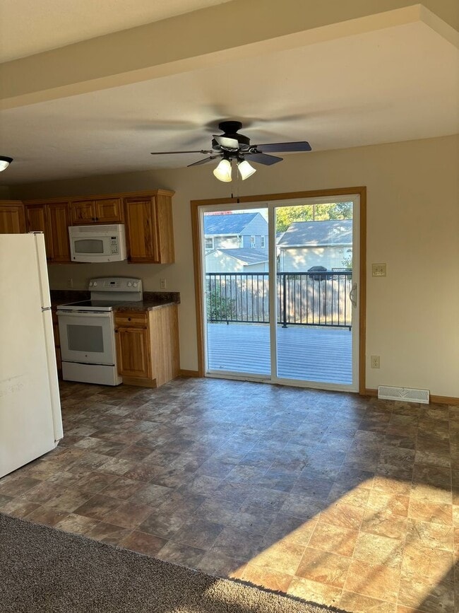 Photo - 3 Bedroom, 3.5 Bath w/Garage Single Family Home in Camanche, IA
