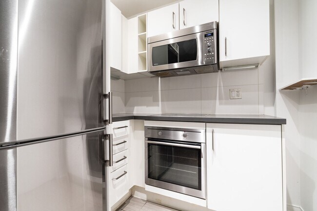 Building Photo - 56 Maitland Street Unit 102