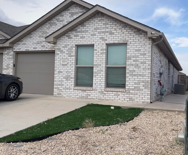 Building Photo - 2122 N Jayton Ave