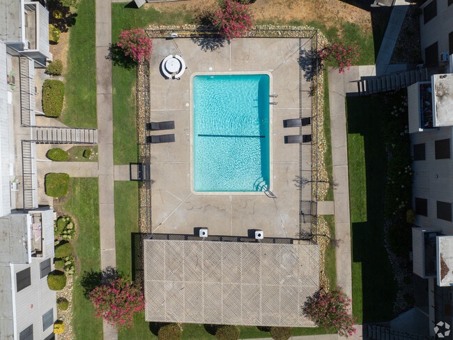 Iron Horse Apartments