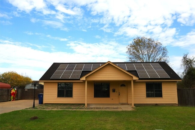 Building Photo - 218 Hickory St