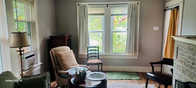 Photo - 610 Caplin St