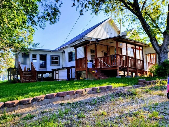 Building Photo - 646 S Coleman St Unit 2