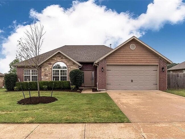 Building Photo - 1588 N Hazeltine Dr